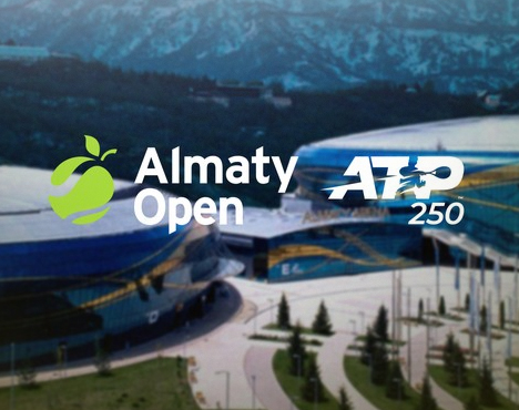 На изображении логотипы турнира Almaty Open и ATP 250 на фоне спортивного комплекса с горами на заднем плане. Турнир, вероятно, относится к теннисным событиям на уровне ATP